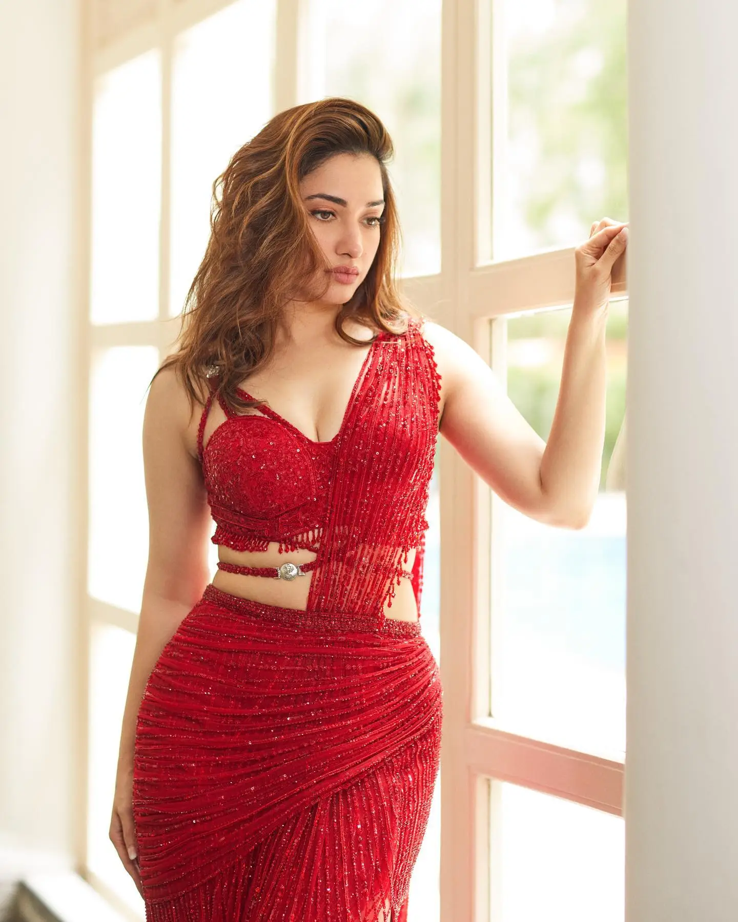 TAMANNAAH BHATIA MESMERIZING LOOKS IN RED SAREE SLEEVELESS BLOUSE 2